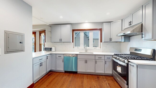 21 3rd St in Medford, MA - Building Photo - Building Photo