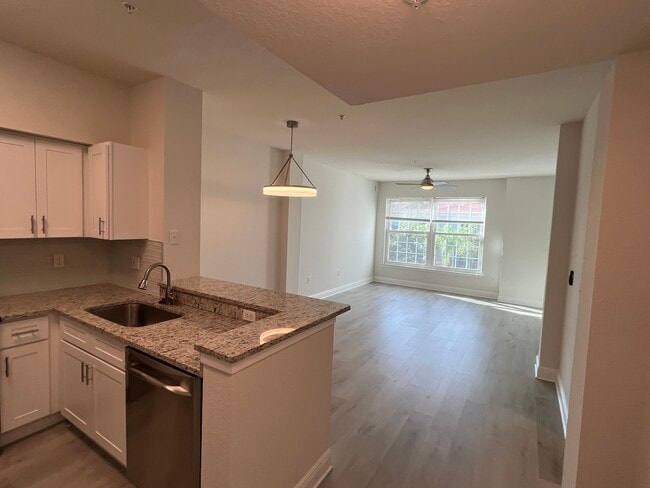 23660 Walden Center Dr, Unit 310 in Bonita Springs, FL - Building Photo - Building Photo