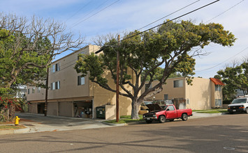 Caravan Apartments in Oceanside, CA - Building Photo - Building Photo