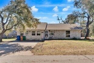 8413 Slant Oak Dr in Austin, TX - Building Photo