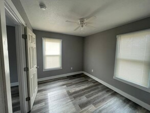 909 S 1st St, Unit 909 1-2 in Arkansas City, KS - Building Photo - Building Photo