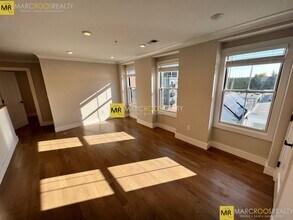 307 Maverick St in Boston, MA - Foto de edificio - Building Photo