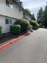 5985 SE 122nd Ave in Portland, OR - Building Photo - Building Photo