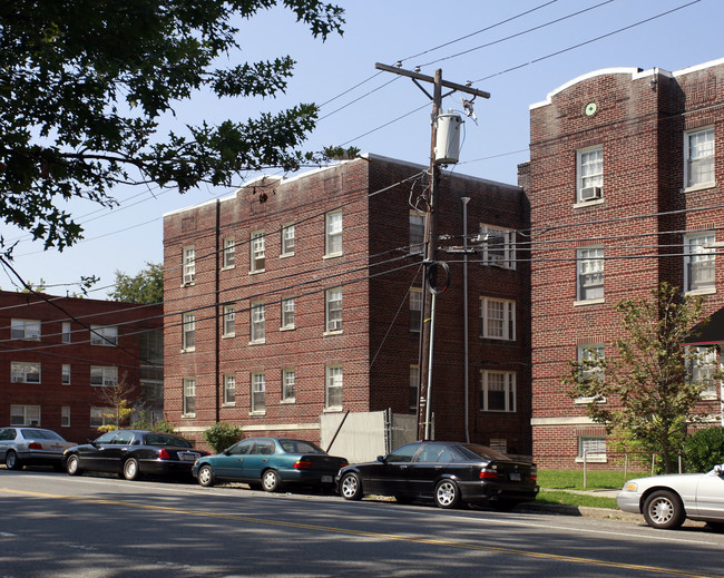 1405 Somerset Pl NW in Washington, DC - Building Photo - Building Photo