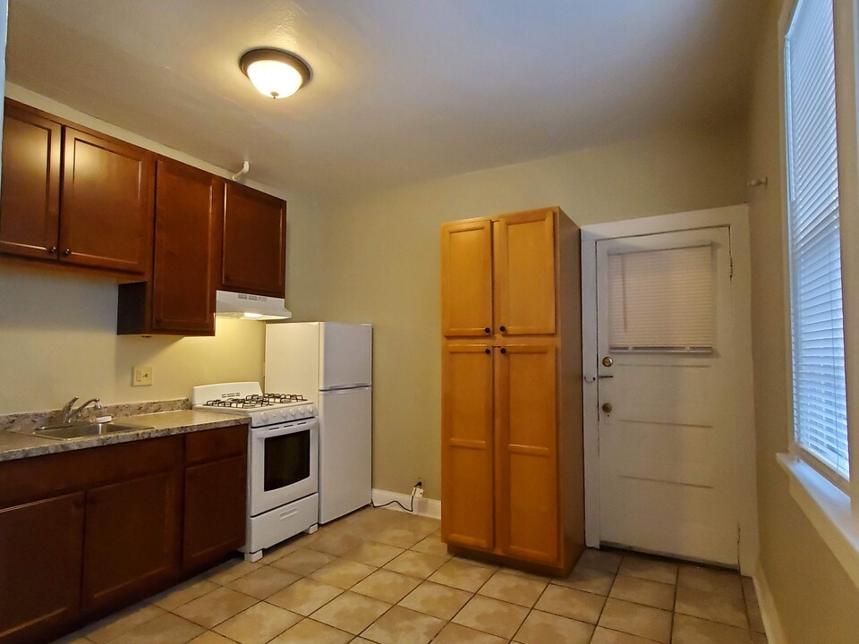 1927 E Hillcrest Ave, Unit 3 in Milwaukee, WI - Foto de edificio