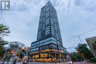 203 College St in Toronto, ON - Building Photo
