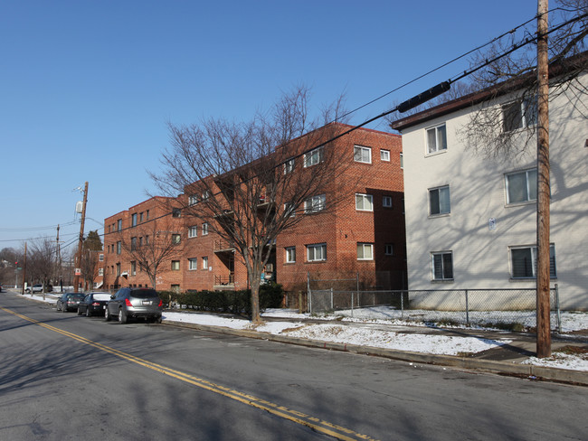 4010 Livingston Rd SE in Washington, DC - Building Photo - Building Photo