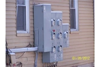 5-9 Maple St in East Windsor, CT - Foto de edificio - Building Photo