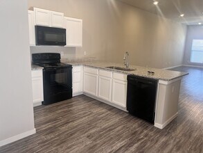 1911 Langford Ave in Lubbock, TX - Building Photo - Building Photo