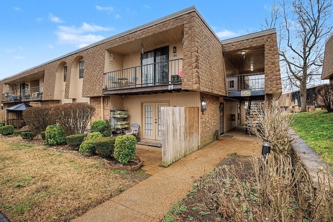420 Walton Ln, Unit J39 in Nashville, TN - Building Photo - Building Photo