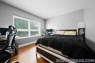 175 Cottage St, Unit 214 in Chelsea, MA - Building Photo