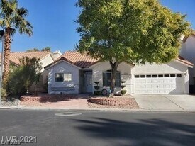 4928 Forest Oaks Dr in Las Vegas, NV - Building Photo