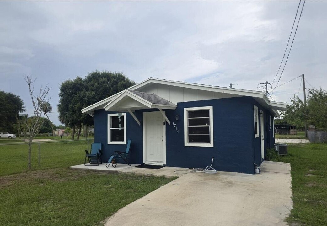 1714 N 17th St in Fort Pierce, FL - Building Photo