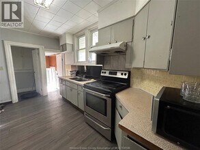 248 Curry Ave in Windsor, ON - Foto de edificio - Building Photo