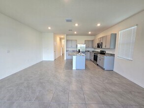 8833 Milestone Dr in Sarasota, FL - Building Photo - Building Photo