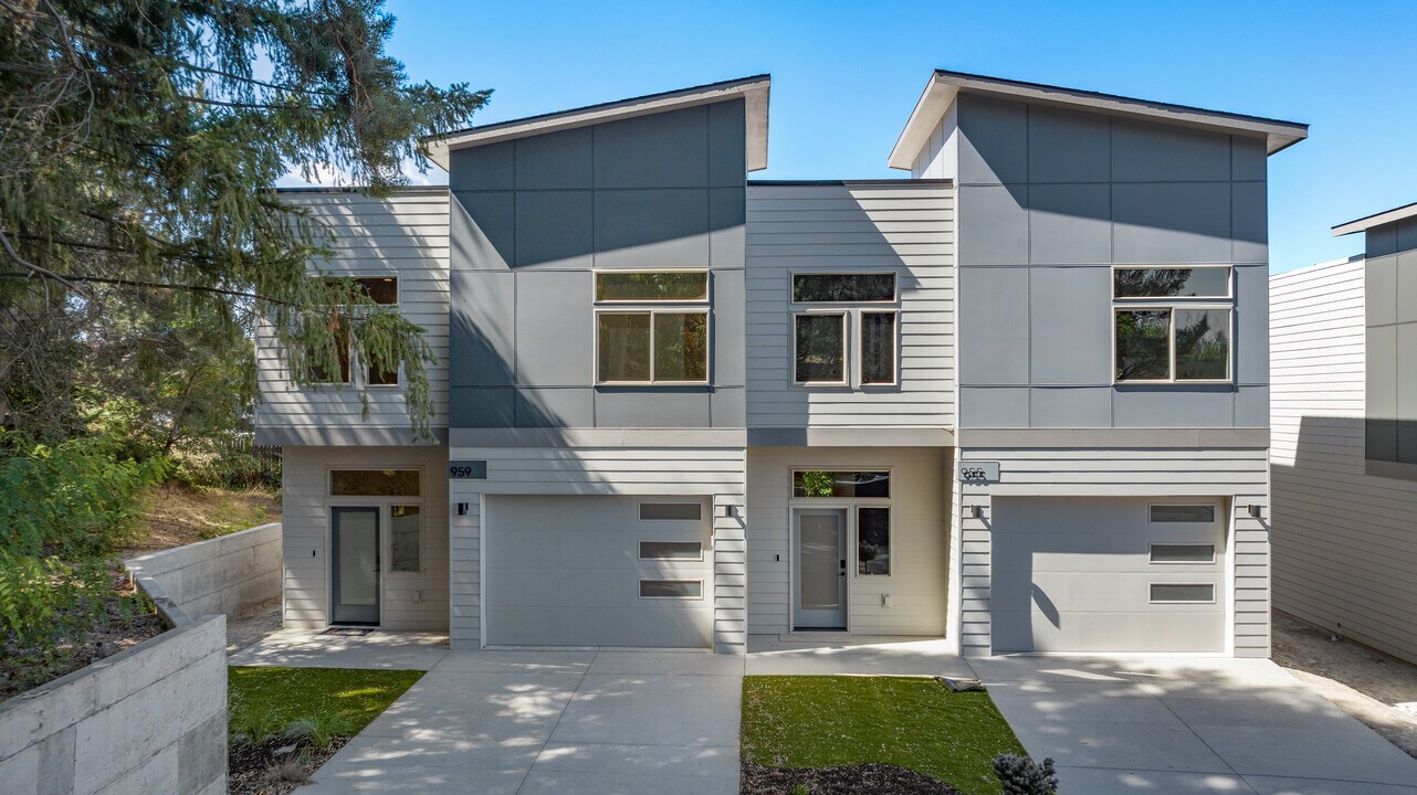 Hidden Hills Condominiums in Prosser, WA - Building Photo