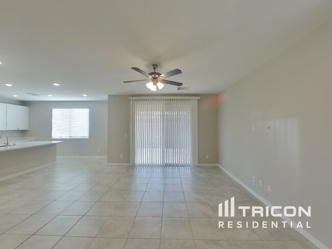 6563 Smithville Ave in Las Vegas, NV - Foto de edificio - Building Photo