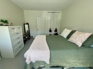 10 Lake Shore Ct in Boston, MA - Building Photo - Building Photo