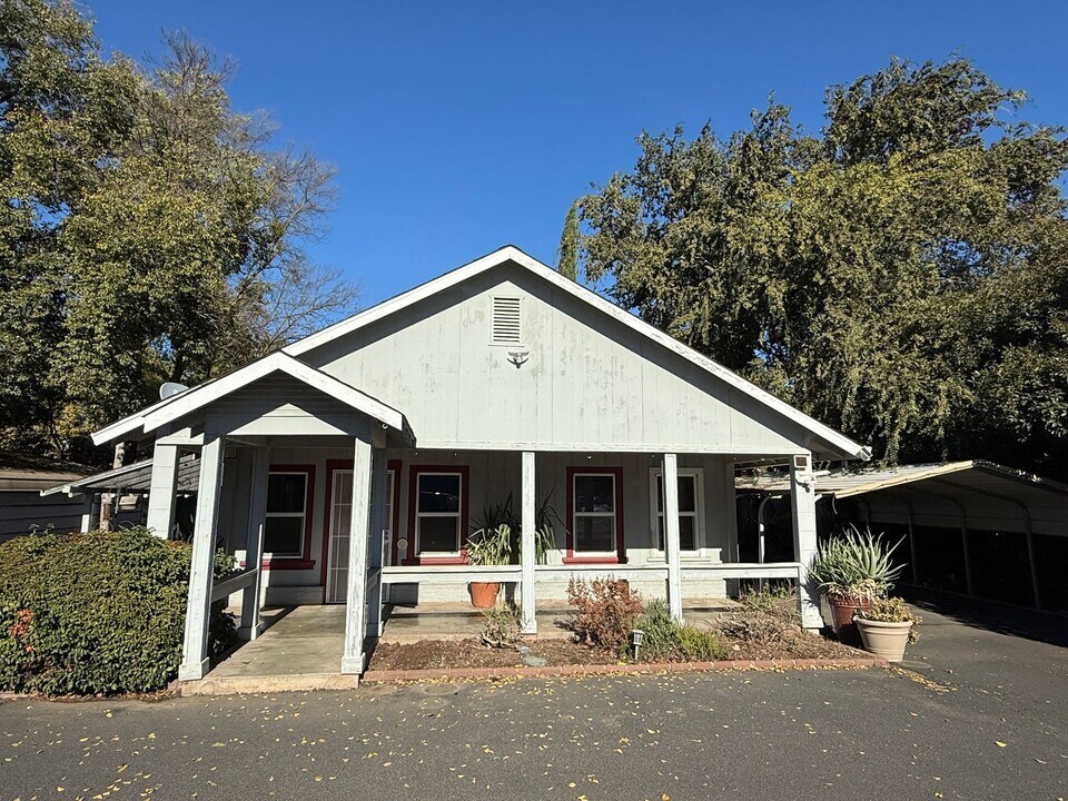 1570 Nord Ave in Chico, CA - Building Photo
