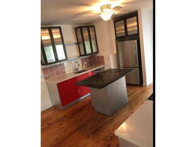 1289 Marseille Dr in Miami, FL - Building Photo