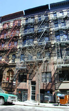 223 W 16th St in New York, NY - Building Photo - Building Photo