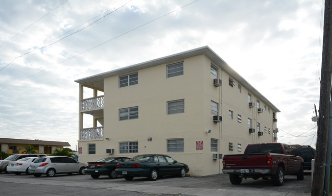 5101 W Flagler St in Miami, FL - Building Photo - Building Photo