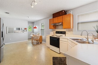 6717 Waterhill Ln in Fort Worth, TX - Foto de edificio - Building Photo