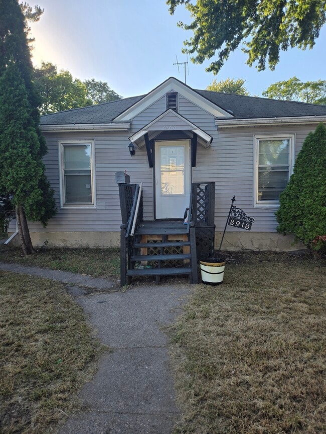 3913 Thomas Ave N in Minneapolis, MN - Foto de edificio - Building Photo