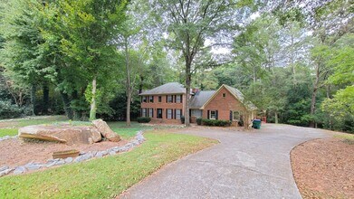 4843 Carlene Way SW in Lilburn, GA - Building Photo - Building Photo