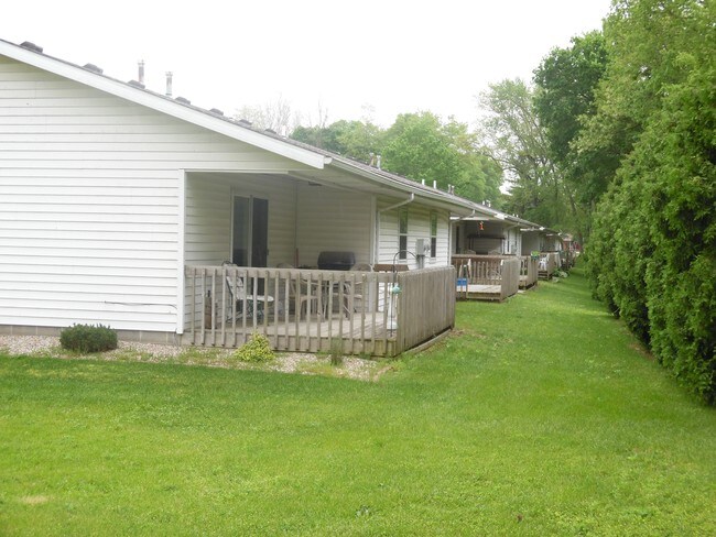 Riverbend Apartments in Middlebury, IN - Building Photo - Building Photo