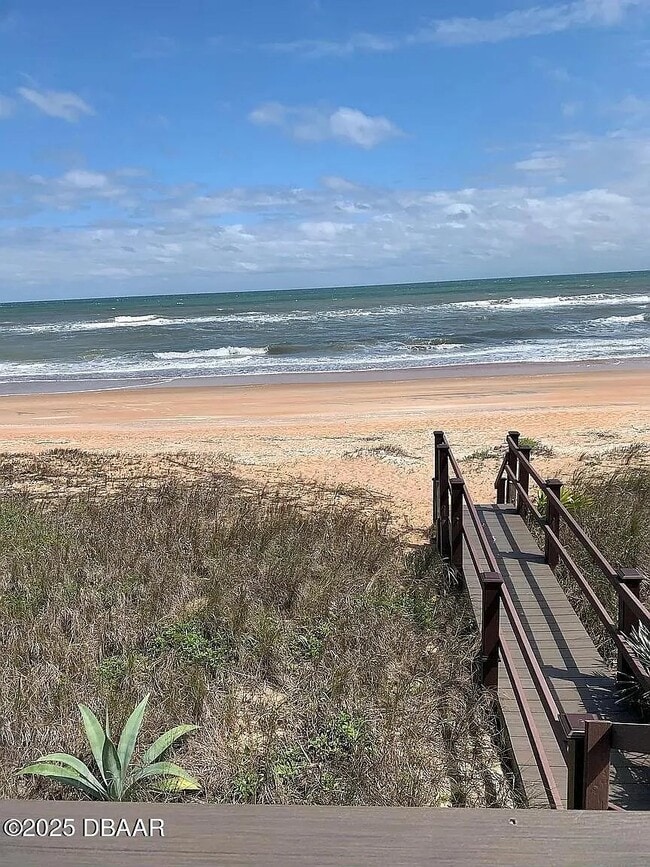 5500 Ocean Shore Blvd, Unit 11 in Ormond Beach, FL - Foto de edificio - Building Photo