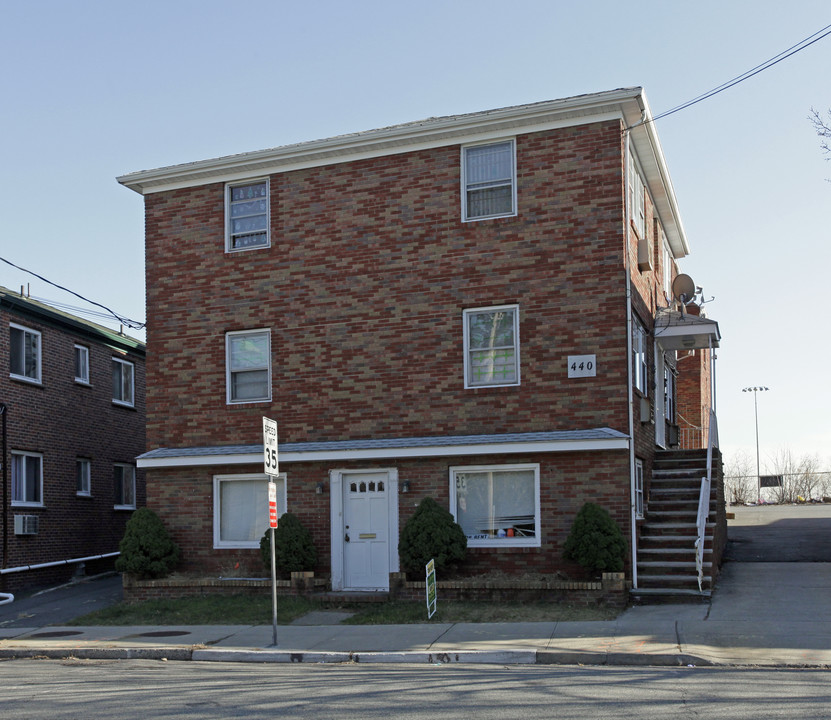 440 Ridge Rd in Lyndhurst, NJ - Building Photo