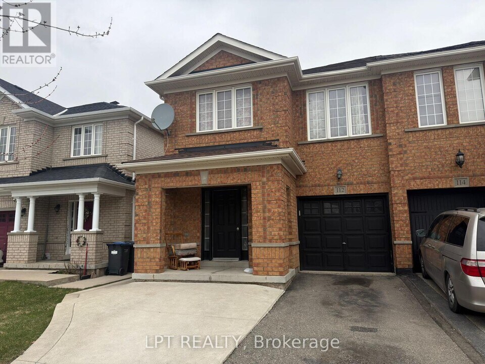 112 Bushmill Cir in Brampton, ON - Building Photo