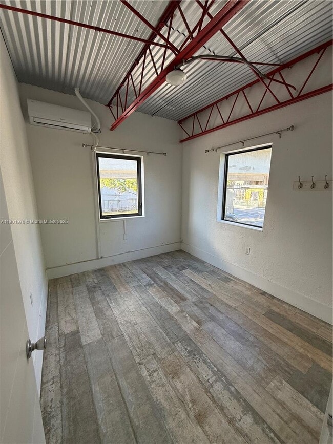 214 NW 11th St in Miami, FL - Building Photo - Building Photo