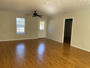 215 Hudson Rd in Aiken, SC - Foto de edificio - Building Photo