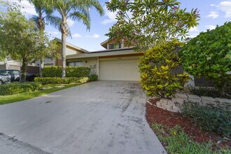 7621 Sierra Terrace W in Boca Raton, FL - Building Photo - Building Photo