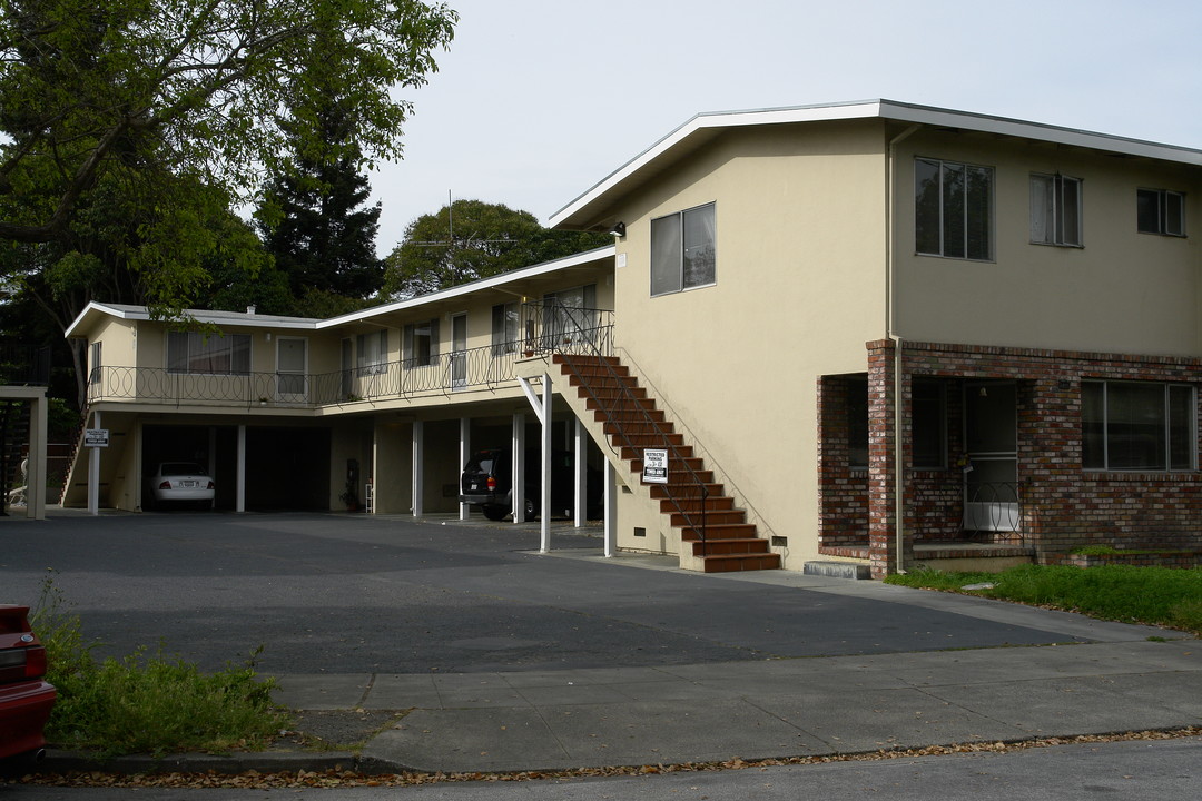 1550 Ebener St in Redwood City, CA - Building Photo