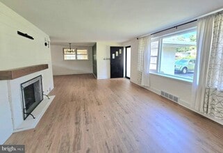 16 Brook Ln in Yardley, PA - Building Photo - Building Photo
