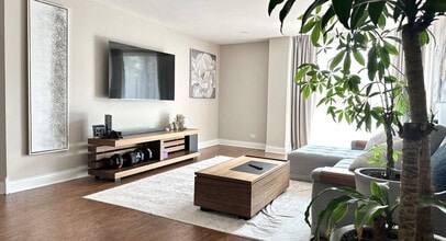 190 S Wood Dale Rd, Unit 611 in Wood Dale, IL - Foto de edificio - Building Photo