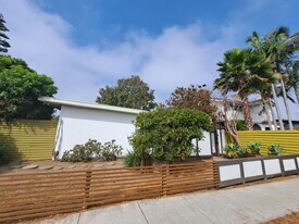 1856 10th St, Unit D in Santa Monica, CA - Building Photo