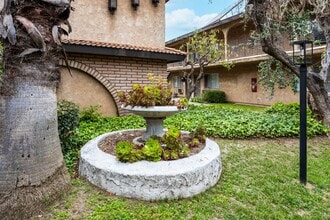Villa Granada in Temple City, CA - Foto de edificio - Building Photo