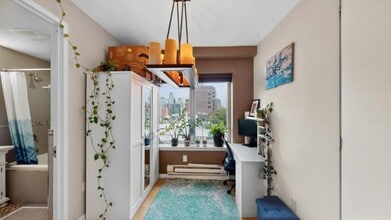 13-11 Jackson Ave in Queens, NY - Building Photo - Building Photo