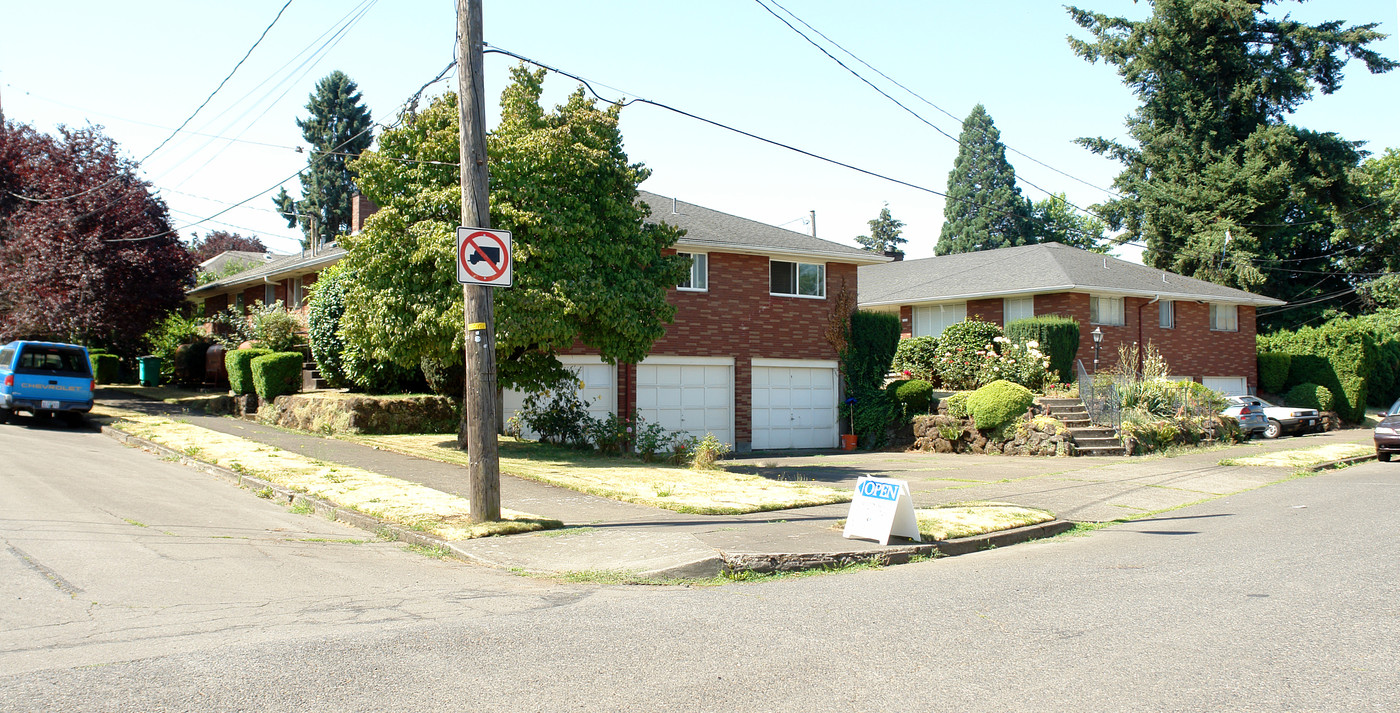 7224-7234 NE Broadway in Portland, OR - Building Photo