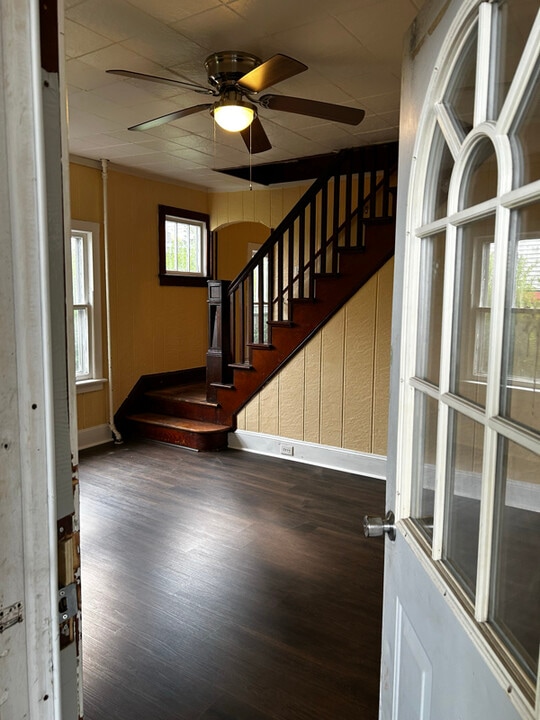 325 Main St in Mayfield, PA - Building Photo