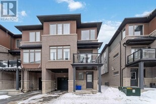 61 Soho St in Hamilton, ON - Building Photo