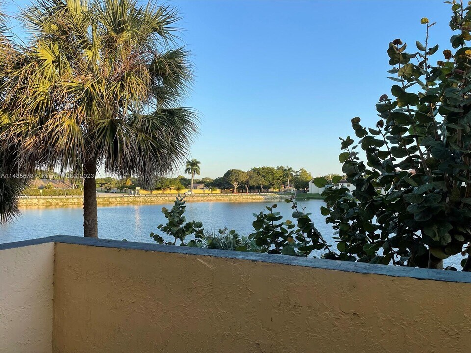 14970 SW 82nd Ln-Unit -11-203 in Miami, FL - Building Photo