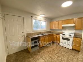 630-D Belgo Rd in Kelowna, BC - Building Photo - Building Photo