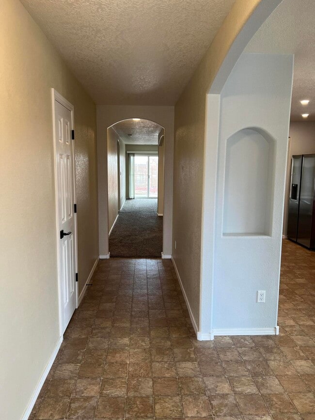 1004 Desert Paintbrush Loop in Rio Rancho, NM - Building Photo - Building Photo