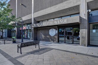 Ouellette Tower in Windsor, ON - Foto de edificio - Building Photo