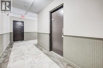 326 Erb St. W in Waterloo, ON - Building Photo - Building Photo